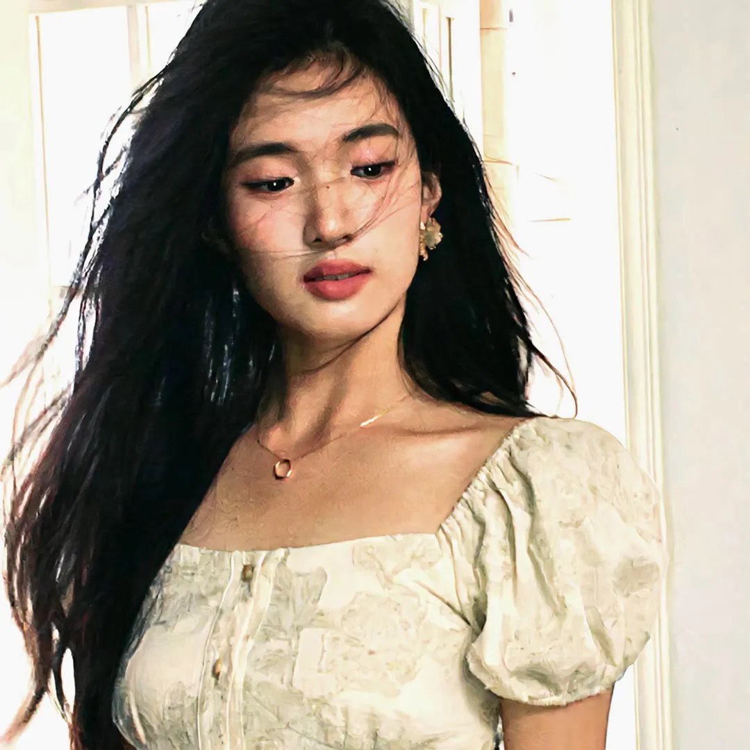 色肉毒蝎女封面